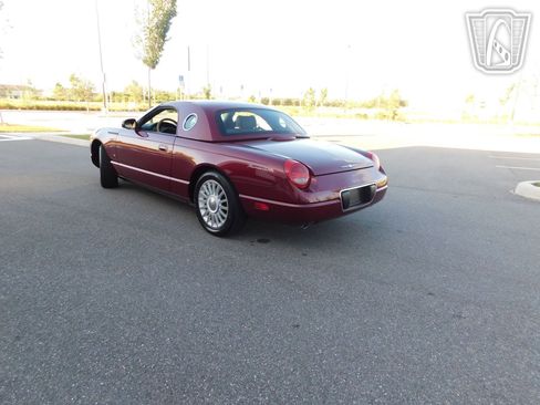 Used 2004 Ford Thunderbird image 25