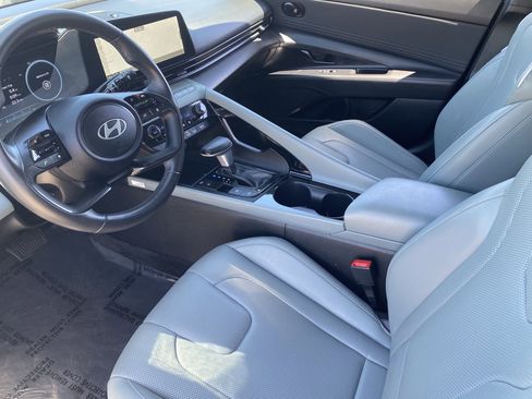 Used 2025 Hyundai Elantra Limited FWD image 16
