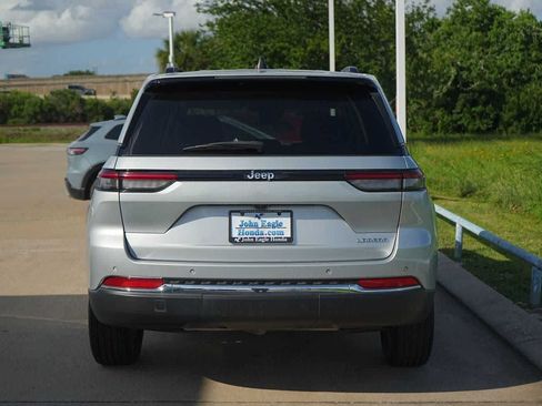 Used 2024 Jeep Grand Cherokee Laredo RWD image 5