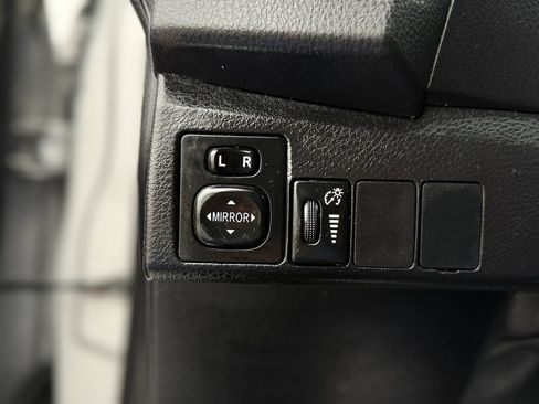 Used 2015 Toyota Corolla LE FWD image 30