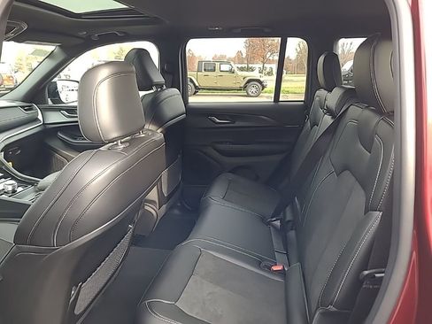 New 2025 Jeep Grand Cherokee 4WD image 22