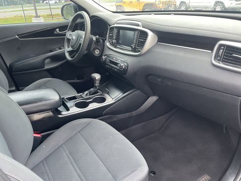 Used 2019 Kia Sorento FWD V6 image 18