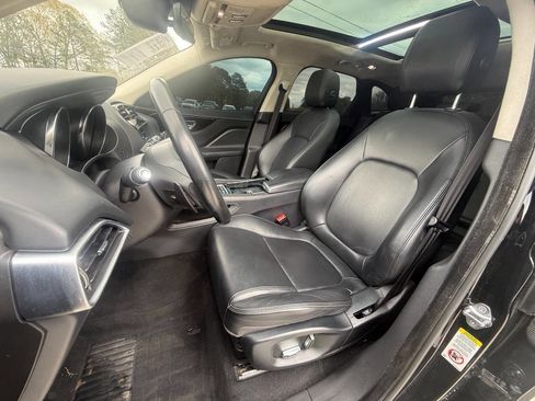 Used 2019 Jaguar F-PACE Premium image 13