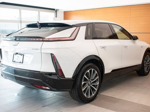 Used 2025 Cadillac Lyriq Sport w/ LPO, Floor Liner Package AWD/4WD image 6