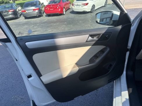 Used 2017 Volkswagen Jetta SE FWD image 23