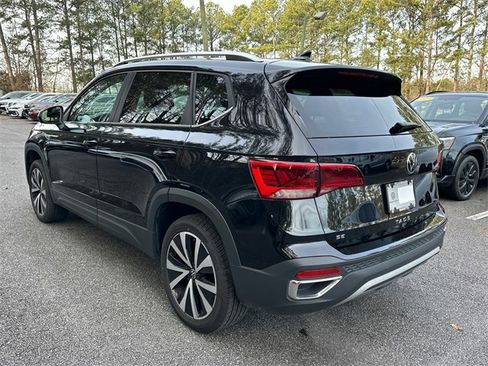 Used 2024 Volkswagen Taos SE image 5