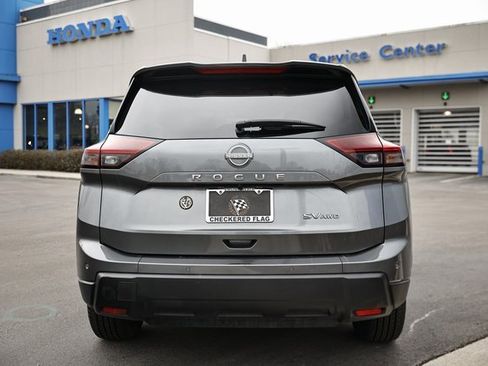 Used 2024 Nissan Rogue SV image 10