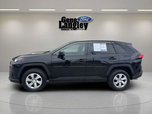 Used 2022 Toyota RAV4 LE AWD/4WD image 2