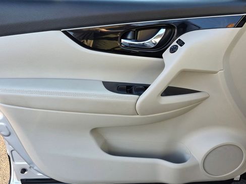 Used 2018 Nissan Rogue Sport SL image 12