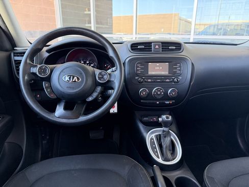 Used 2016 Kia Soul + image 16