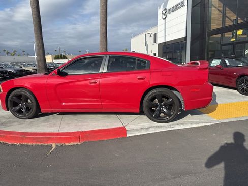 Used 2013 Dodge Charger SXT w/ Blacktop Pkg RWD image 8