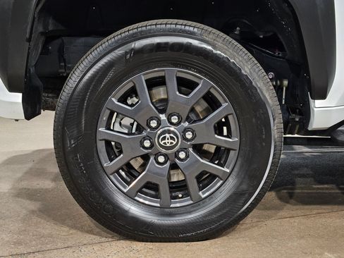 Certified 2025 Toyota 4Runner SR5 AWD/4WD image 17