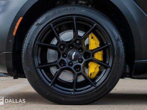 Used 2022 Aston Martin DBX image 8