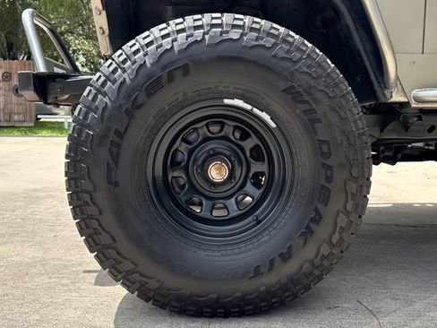Used 2006 Jeep Wrangler Sport w/ 30" Tire & Wheel Group AWD/4WD image 6