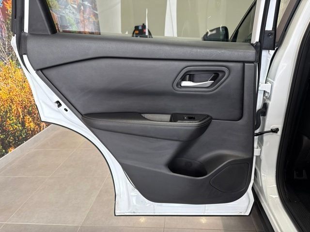 Used 2024 Nissan Rogue SV AWD/4WD image 33