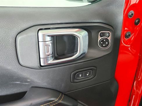 Used 2025 Jeep Wrangler Unlimited Sahara AWD/4WD image 12