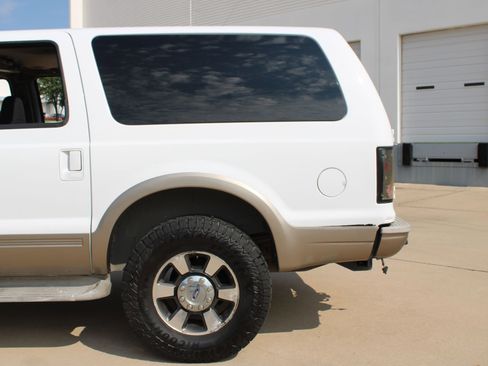 Used 2005 Ford Excursion Eddie Bauer RWD image 29