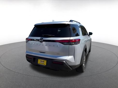 Used 2025 Nissan Pathfinder SV AWD/4WD image 15