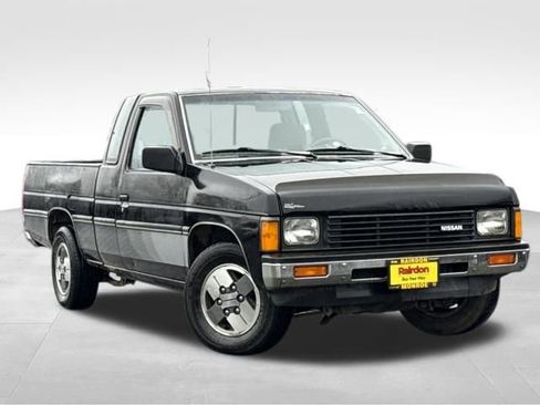 Used 1987 Nissan Pickup SE image 1
