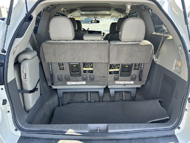 Used 2015 Toyota Sienna XLE Premium FWD image 13
