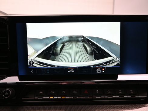 Used 2024 Chevrolet Silverado 1500 ZR2 w/ Technology Package image 32