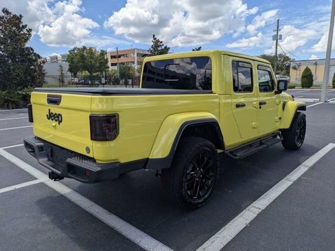Used 2024 Jeep Gladiator Sport AWD/4WD image 3