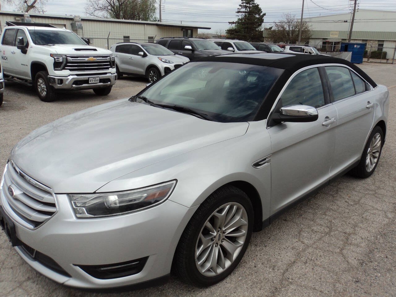 Used 2015 Ford Taurus Limited FWD image 1