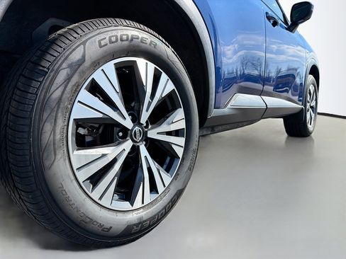 Used 2021 Nissan Rogue SV image 14