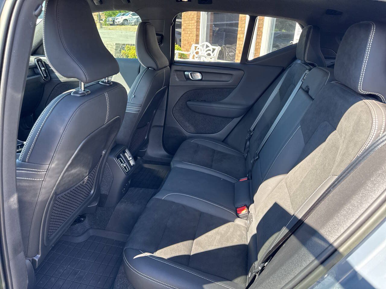 Used 2023 Volvo XC40 Recharge Ultimate w/ Protection Package Premier AWD/4WD image 14