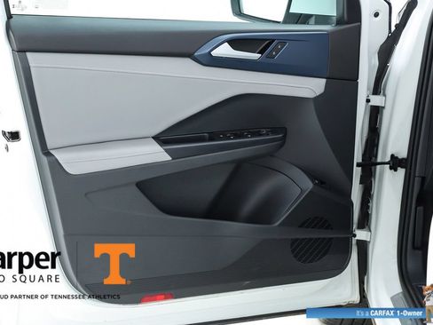 Used 2024 Volkswagen Taos SE FWD image 18