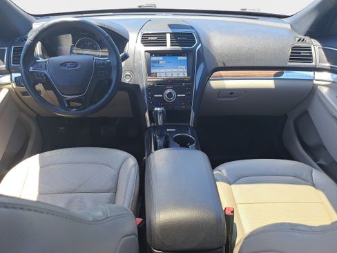 Used 2018 Ford Explorer Limited w/ Equipment Group 301A AWD/4WD image 9