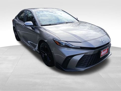 Used 2025 Toyota Camry SE image 7