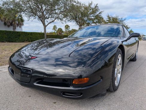Used 2000 Chevrolet Corvette Base 2dr Coupe w/ Roof Pkg image 10