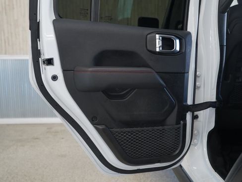 Used 2019 Jeep Wrangler Unlimited Rubicon w/ Dual Top Group AWD/4WD image 37