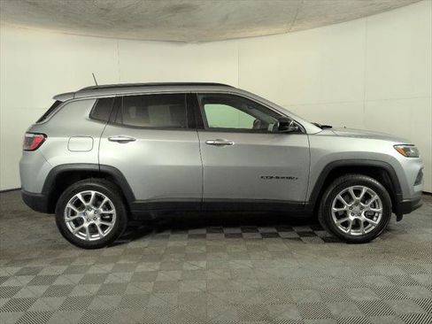 Certified 2023 Jeep Compass Latitude AWD/4WD image 4