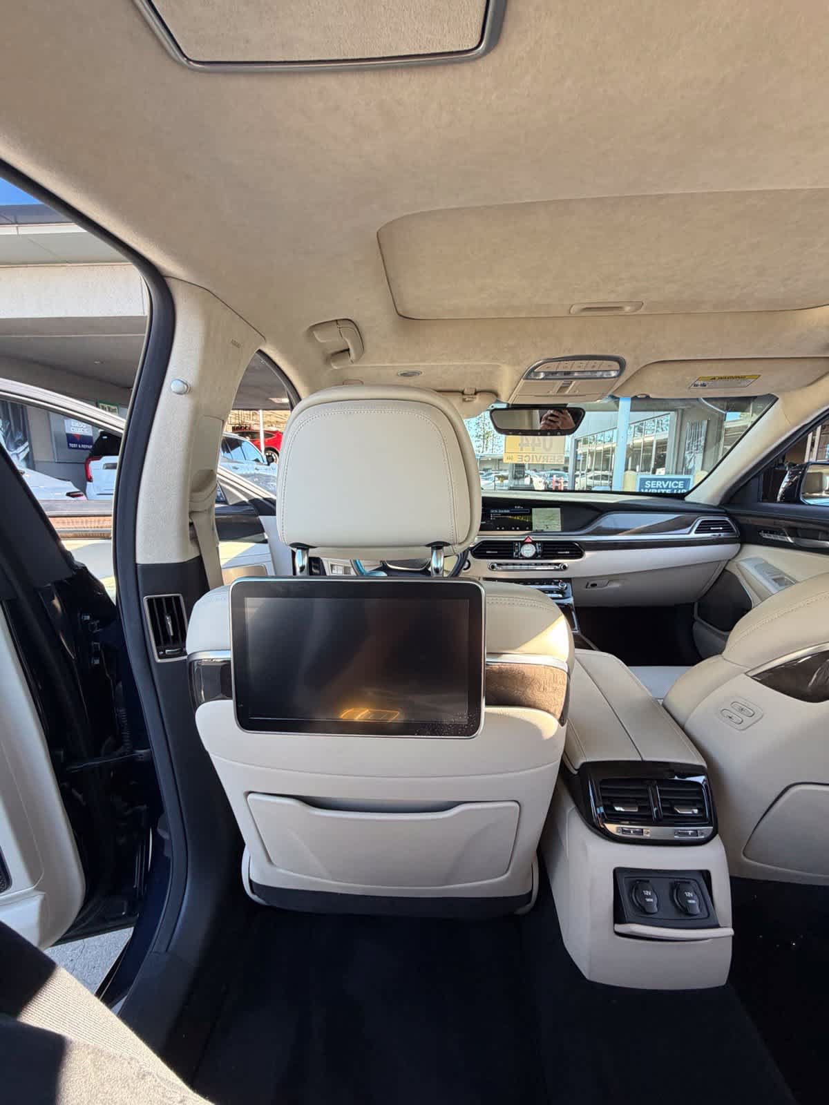 Used 2018 Genesis G90 5.0 Ultimate RWD image 17