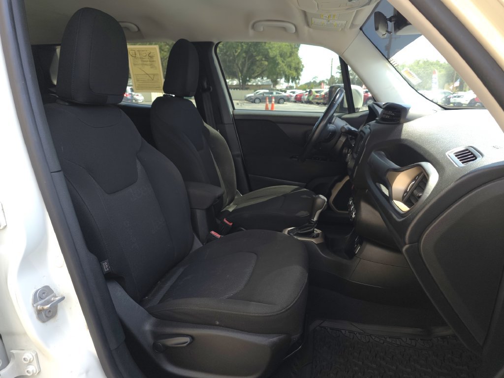 Used 2016 Jeep Renegade Latitude FWD image 13