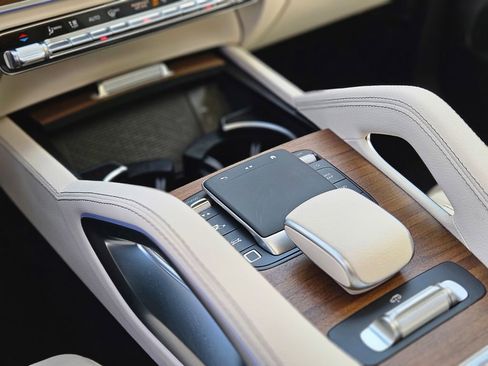Certified 2025 Mercedes-Benz GLS 450 4MATIC image 24