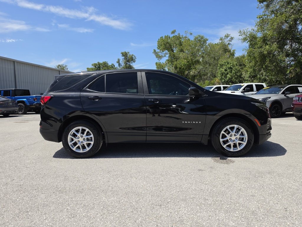 Used 2024 Chevrolet Equinox LS w/ Driver Confidence II Package FWD image 3