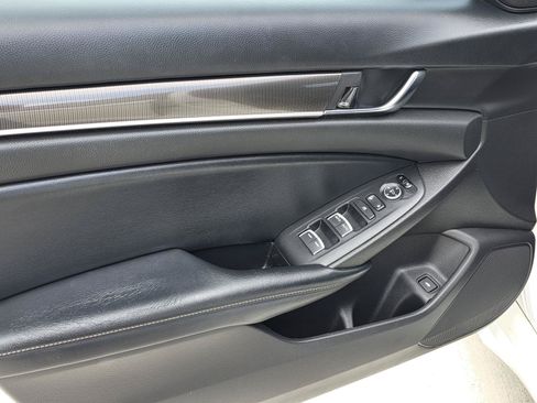 Used 2018 Honda Accord Sport image 14