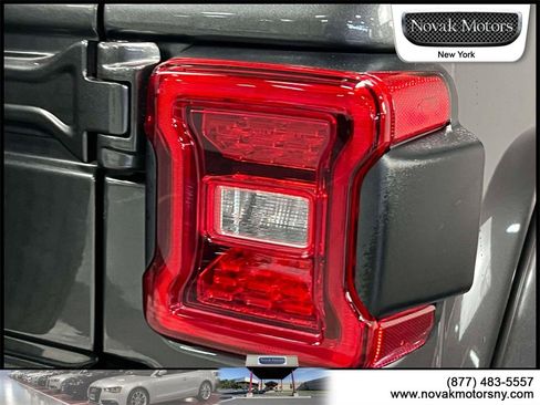 Used 2022 Jeep Wrangler Unlimited Sahara w/ Cold Weather Group image 11