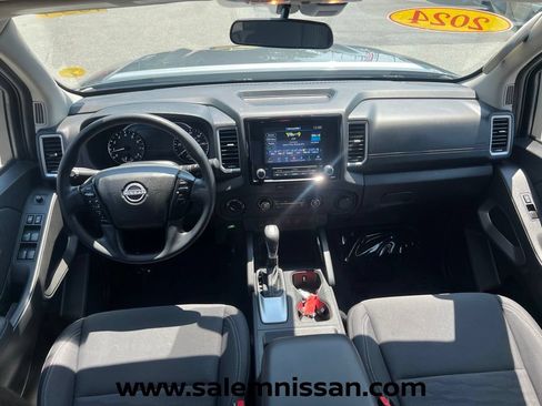 Used 2024 Nissan Frontier SV AWD/4WD image 17