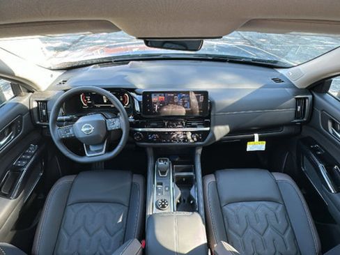 New 2026 Nissan Pathfinder Platinum image 12