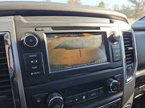 Used 2019 Nissan Titan SV w/ SV Convenience Package image 19