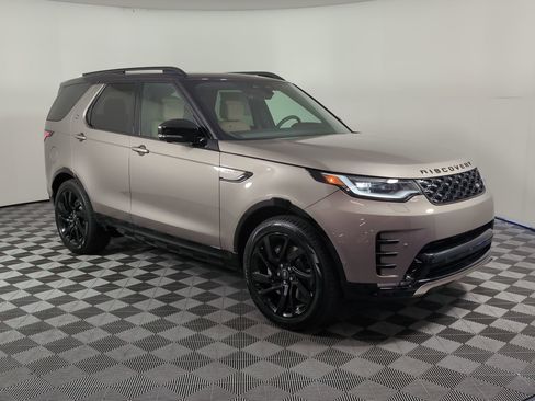 Used 2025 Land Rover Discovery Dynamic SE image 7