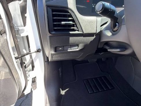 New 2026 Nissan Sentra SR w/ Floor Mat Package FWD image 30