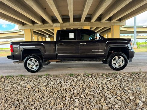 Used 2015 GMC Sierra 2500 Denali w/ Driver Alert Package image 2