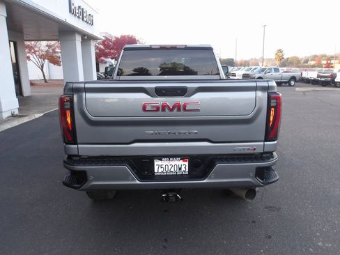 Used 2024 GMC Sierra 2500 AT4 image 9