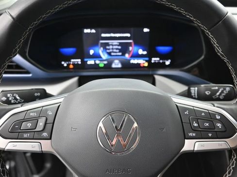 Used 2023 Volkswagen Taos SE AWD/4WD image 10