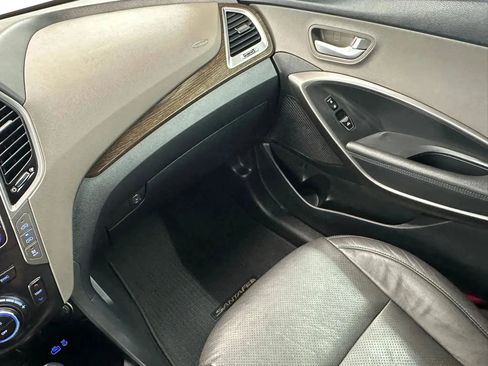 Used 2017 Hyundai Santa Fe SE AWD/4WD image 26